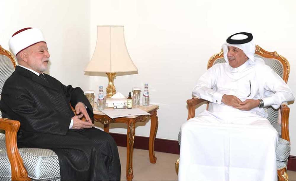 المفتي العام يلتقي وزير الدولة للشؤون الخارجية القطري.