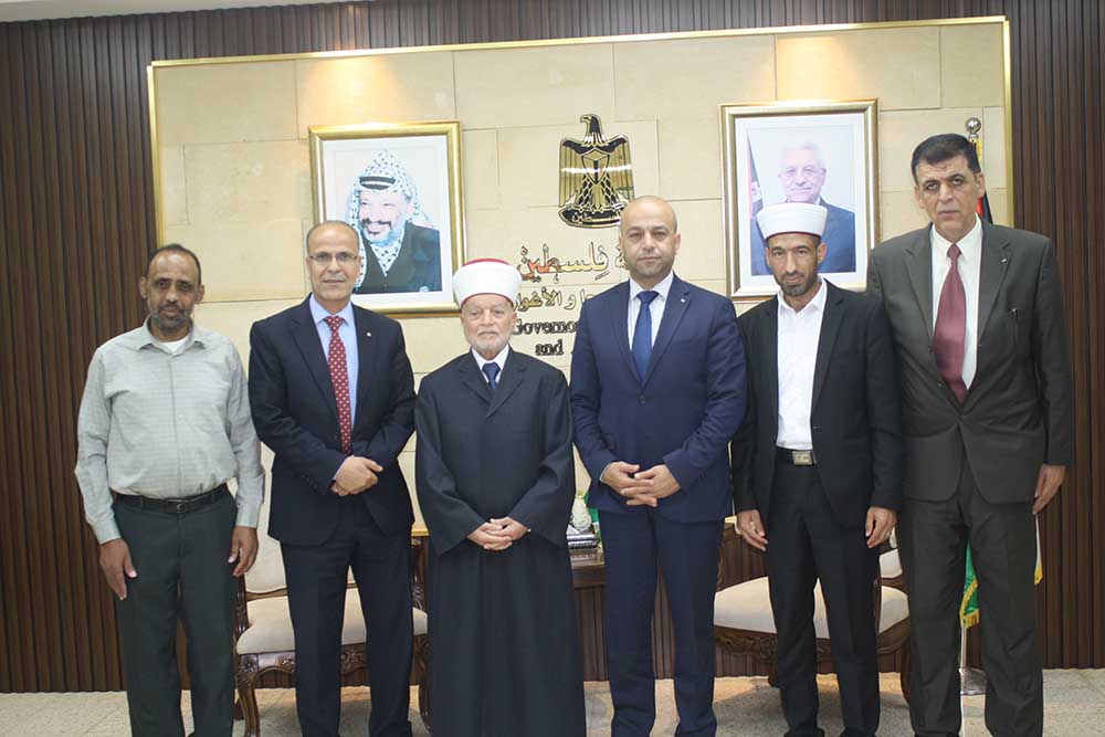 المفتي العام يلتقي محافظ أريحا ورئيس بلديتها ويزور المعابر الفلسطينية