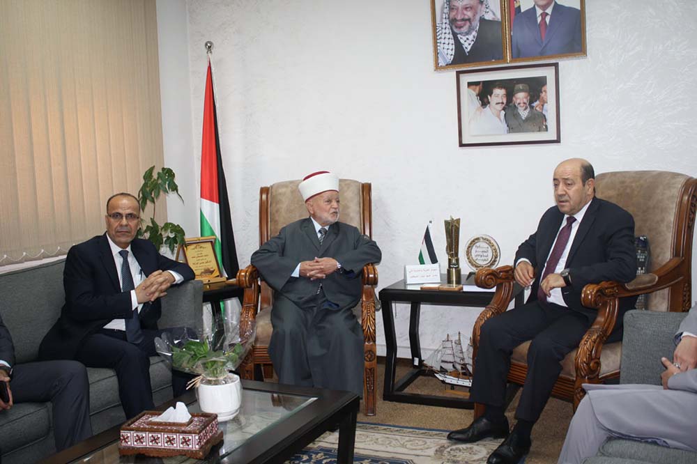 سماحة المفتي العام يزور رئيس ديوان الموظفين العام